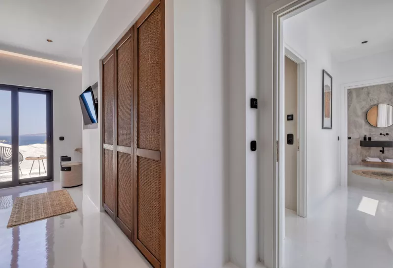 Black villa - Psarou :: frame 3
