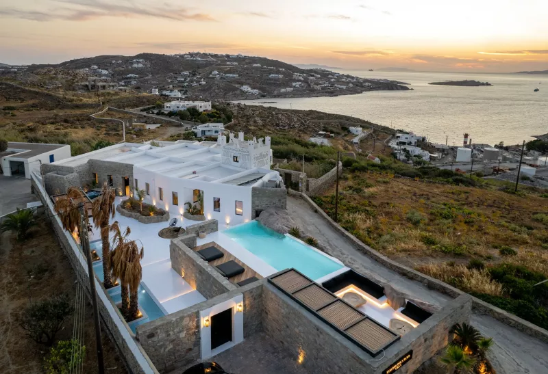 Black villa - Psarou :: frame 11