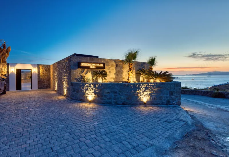 Black villa - Psarou :: frame 12
