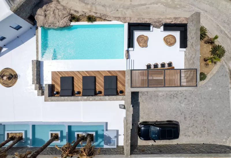 Black villa - Psarou :: frame 13