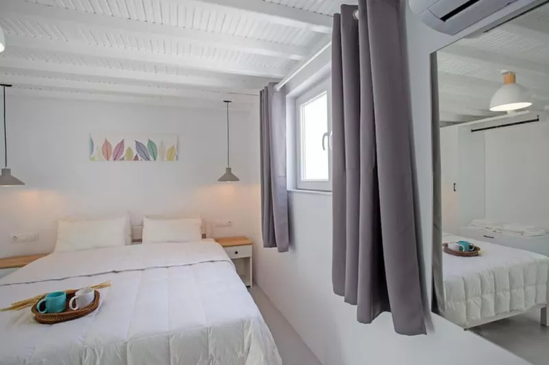 Mykonos town/ LOFT :: frame 16