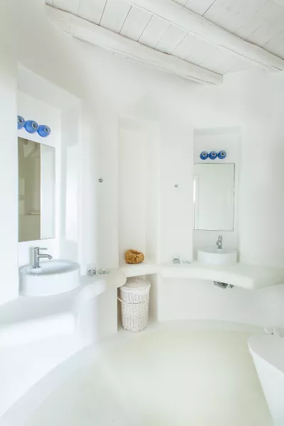 Villa Garnet :: frame 3